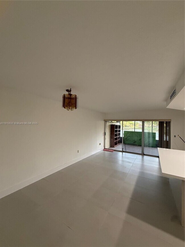Building Photo - 14293 Kendale Lakes Cir