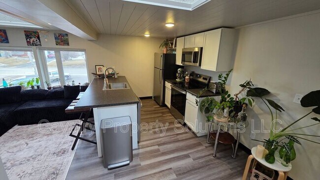 Building Photo - 3947 E Calvary Rd