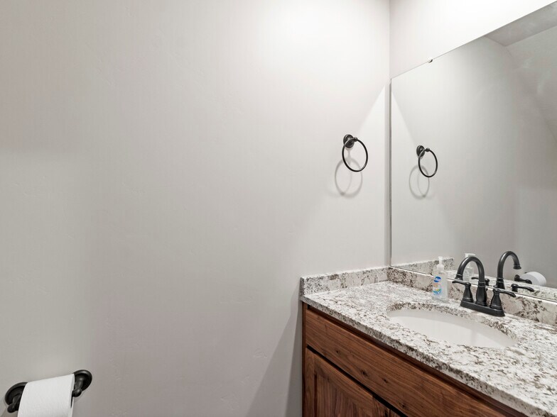 Building Photo - 38 S 480 W