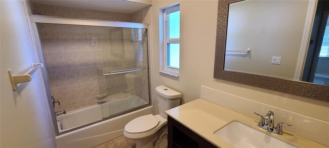 Building Photo - 644 Midiron Dr