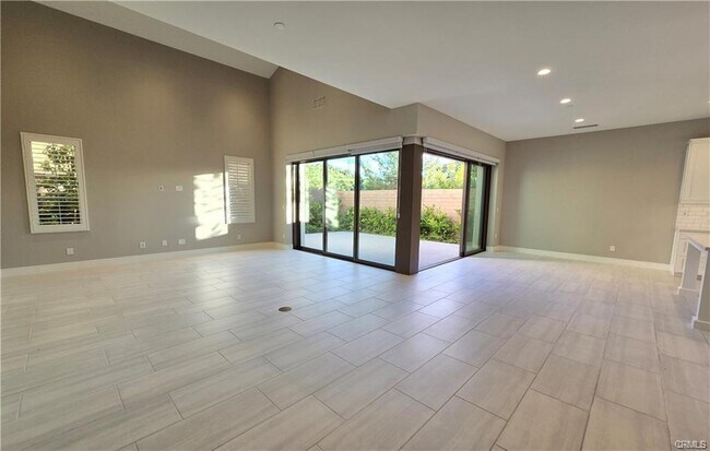 Building Photo - 145 Winnett