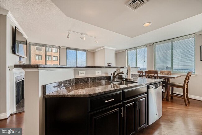 Building Photo - 414 Water St