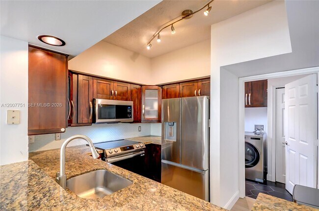 Building Photo - 3105 NE 184th St