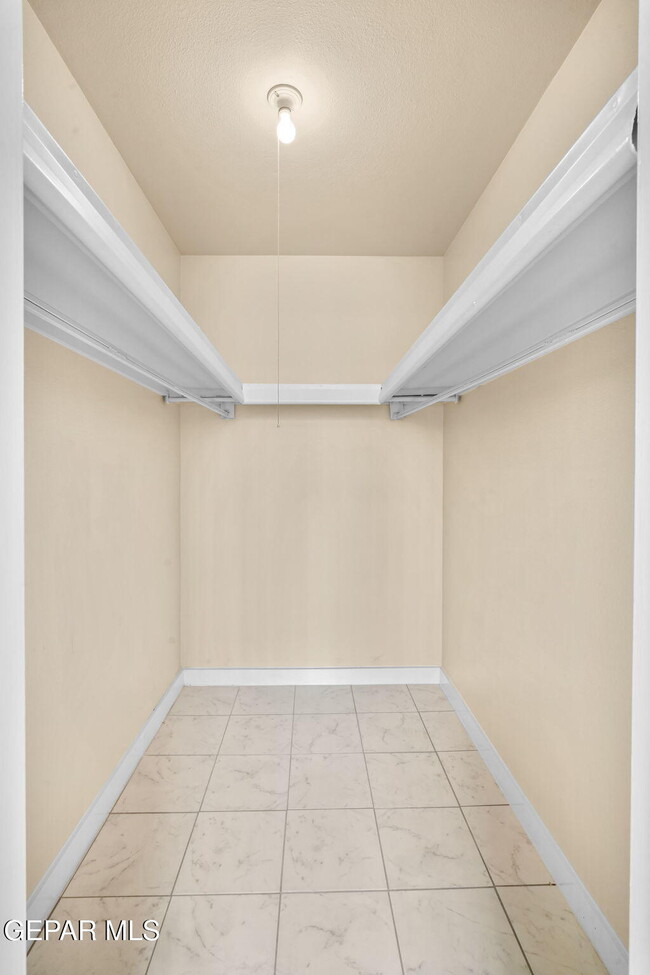 Building Photo - 5640 Van Horn Dr