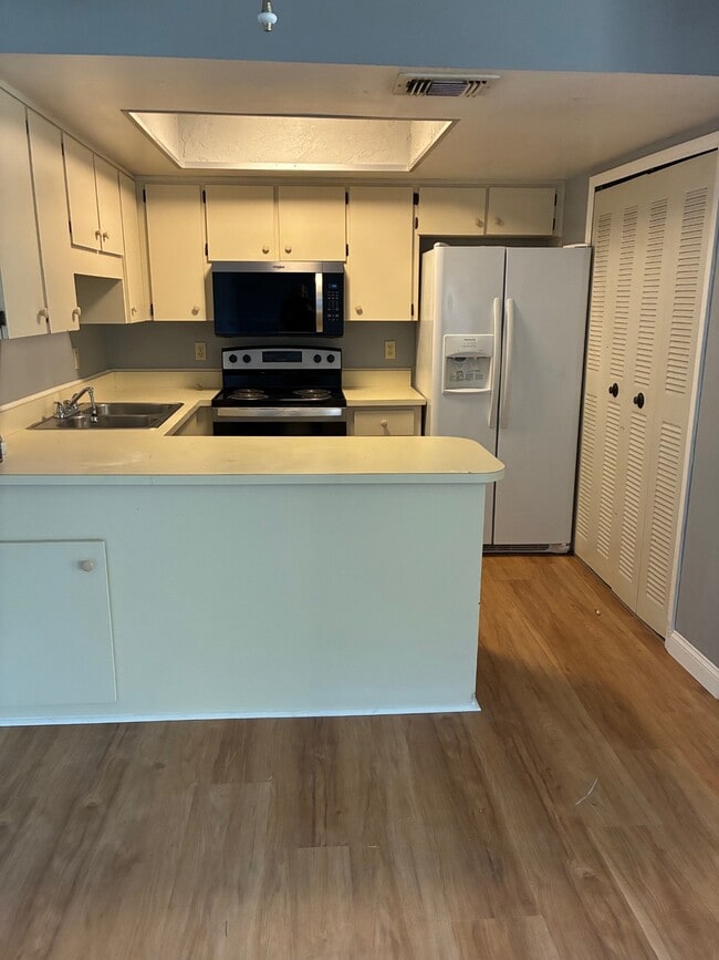 Building Photo - 158 Windtree Ln