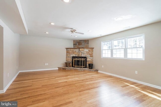 Building Photo - 329 Hillcrest Ave