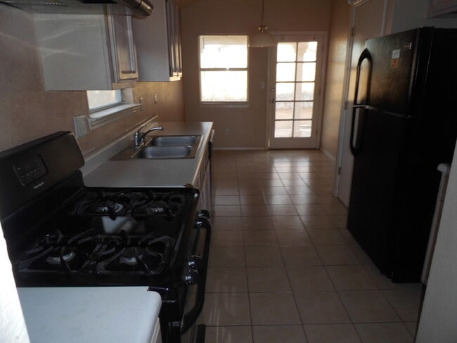 Building Photo - 2260 Tierra De Paz Way