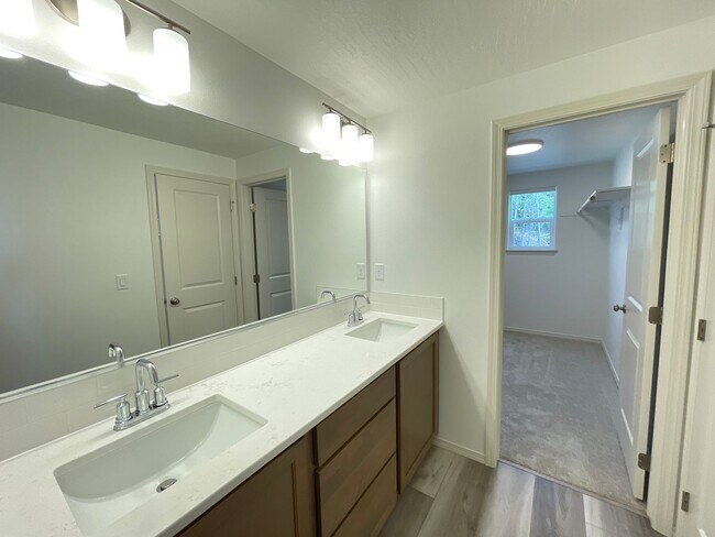 Building Photo - Brand New Hayden Home