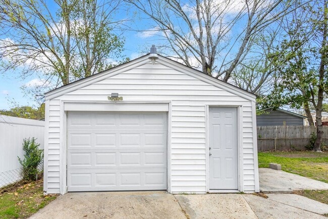 Building Photo - 3 Bed 1 Bath Home for Rent in Chesapeake