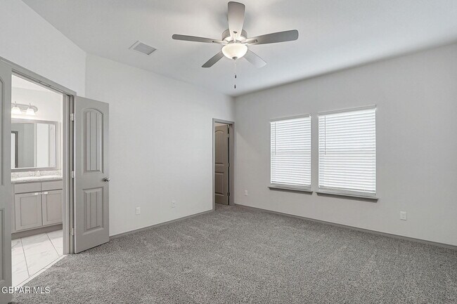 Building Photo - 1129 Indigo Sky St