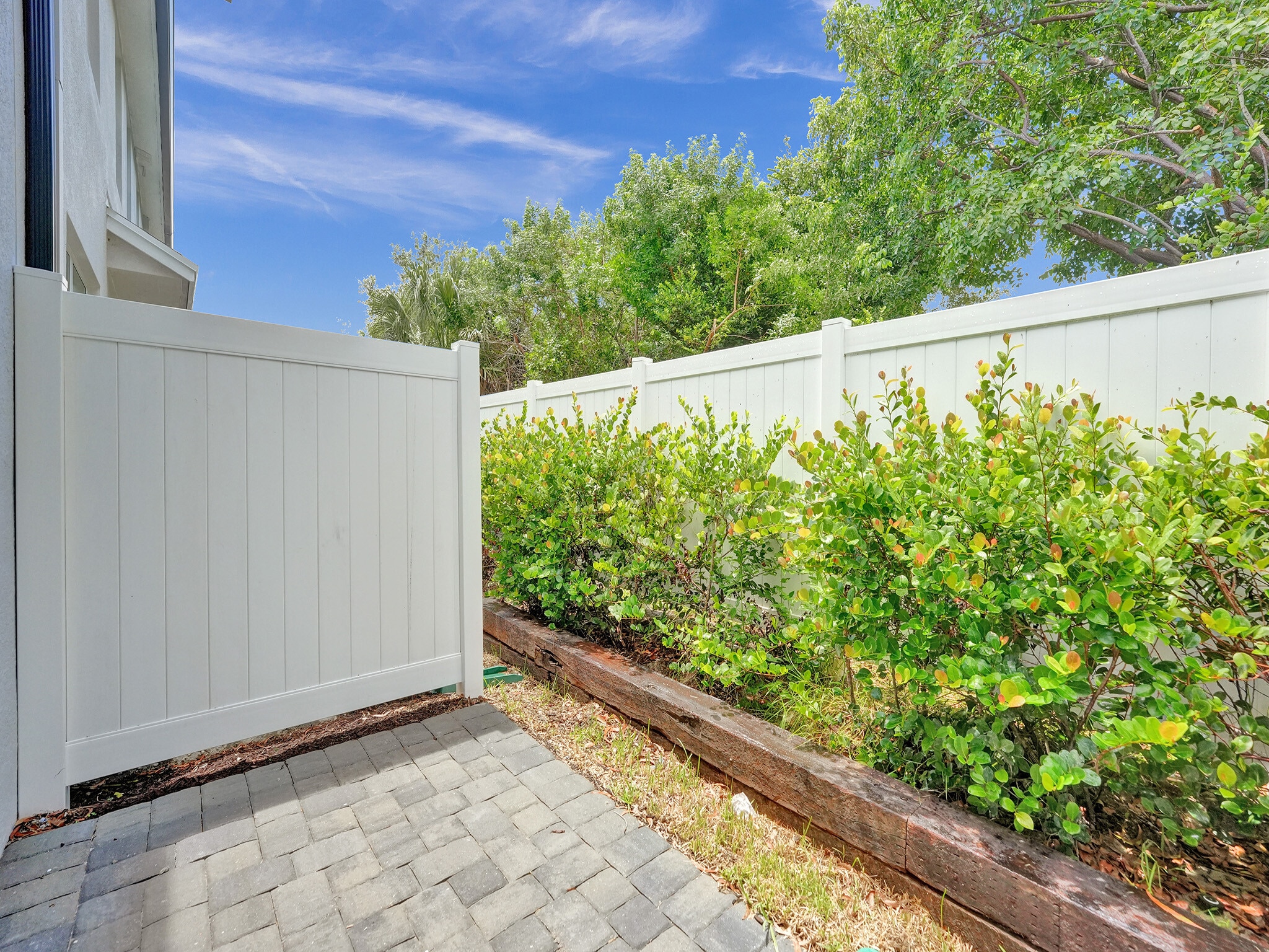 Building Photo - 5671 Enclave Dr