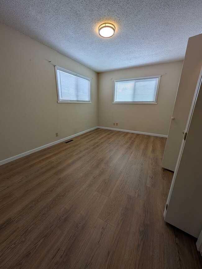 Building Photo - 722 Bryden Ave