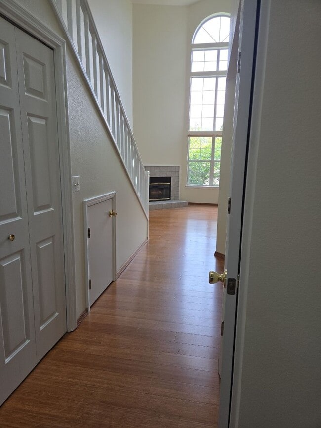 Building Photo - Charming 3-Bedroom, 2-Bath Townhouse for Rent in Ashland!