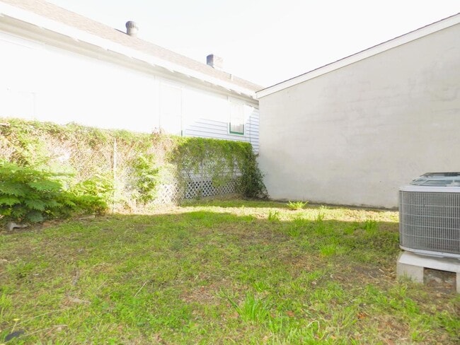 Building Photo - 329 N Bernadotte St