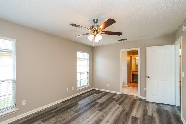 Building Photo - 7686 Fawn Lake Dr S