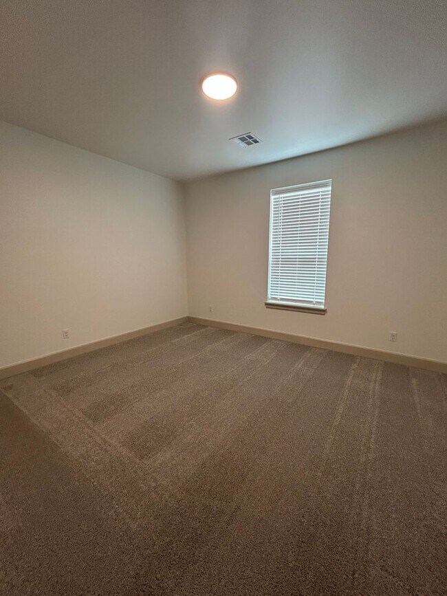 Building Photo - Brand New 3 Bedroom Home in Deer Creek School District