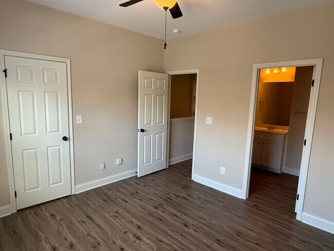 Building Photo - 371 Beacon St NW