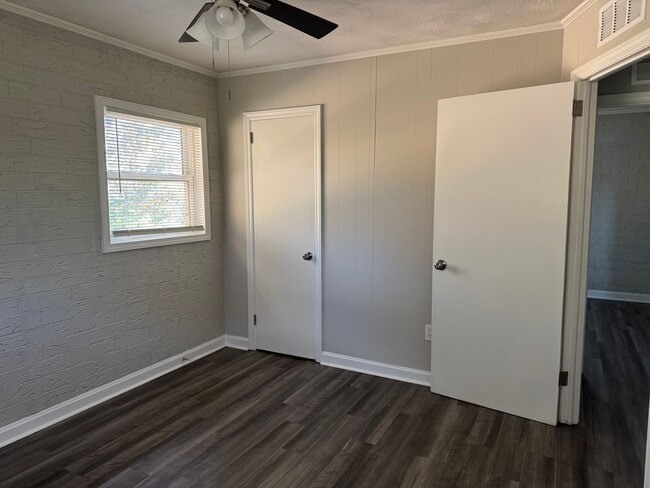 Building Photo - Two Bedroom Duplex in Lincolnton