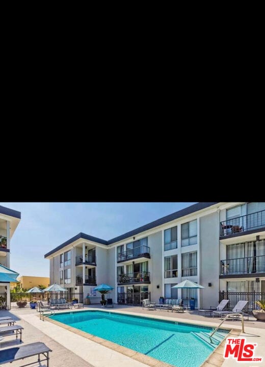 Building Photo - 1351 N Crescent Heights Blvd