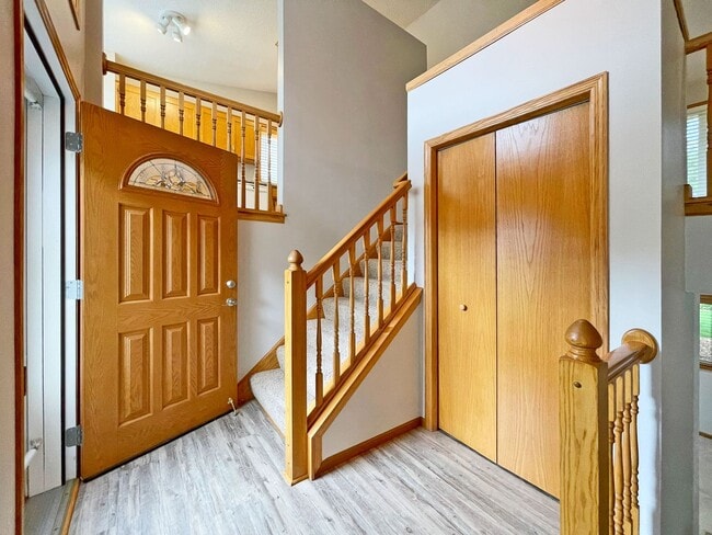 Building Photo - Sparkling Like New 3-Plus Bedroom with Vau...