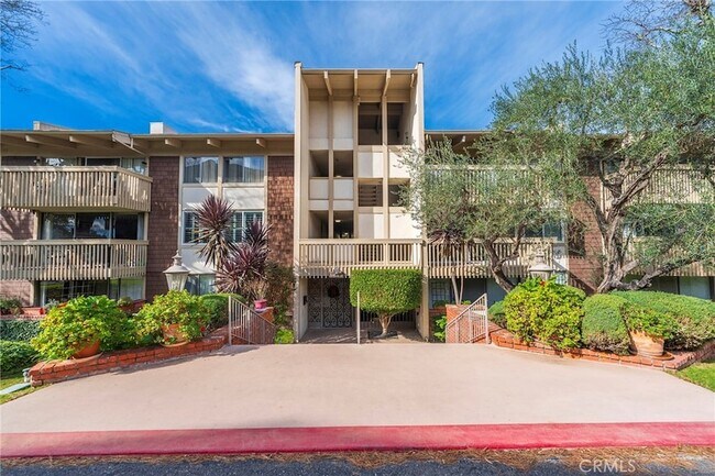 Building Photo - 6542 Ocean Crest Dr