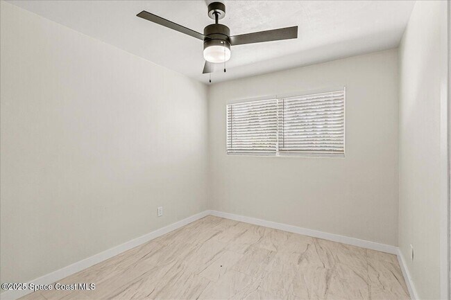 Building Photo - 1104 Azalea Ln