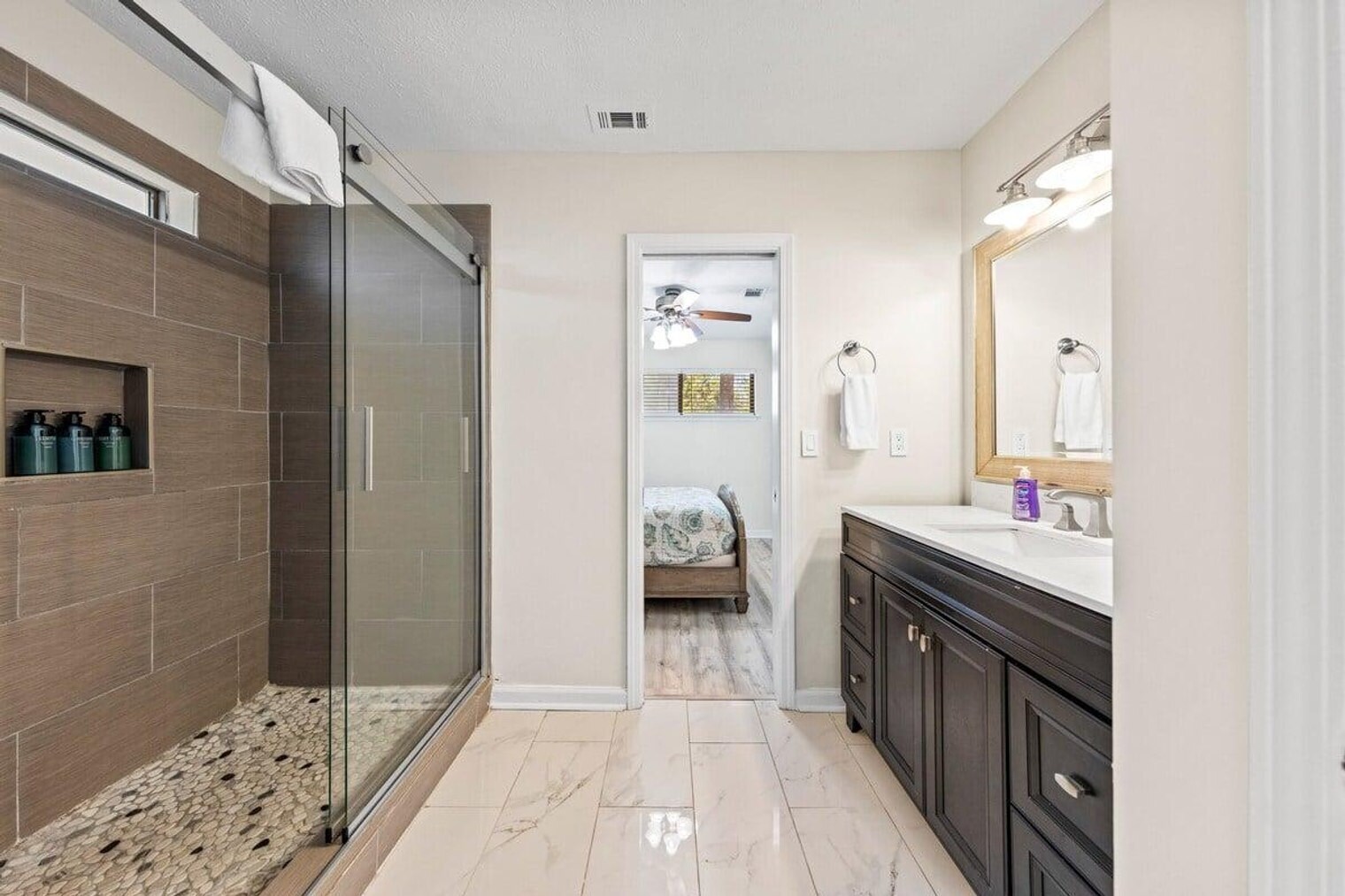 Building Photo - 220 Sundial St