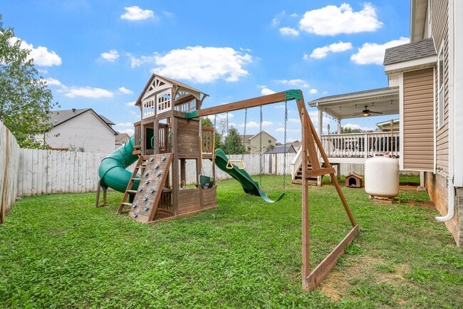 Building Photo - 667 Fox Hound Dr