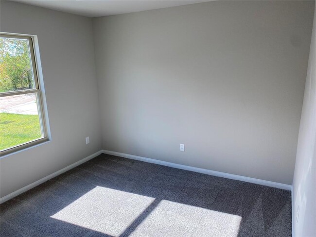 Building Photo - 2853 Golf Crest Dr
