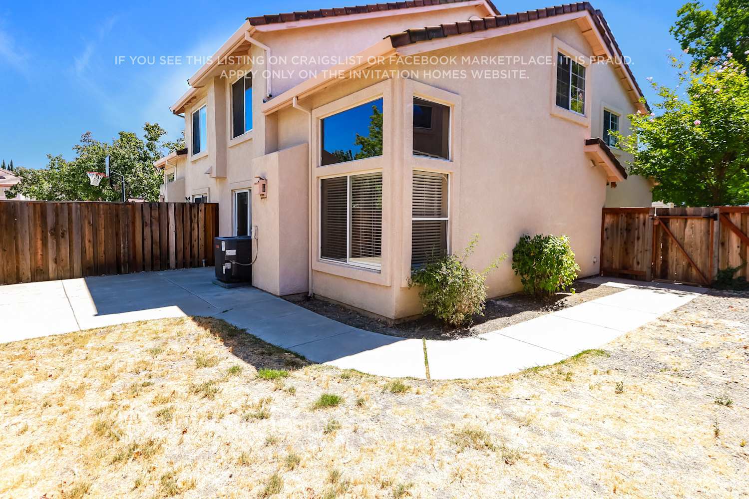 Building Photo - 1802 Gardenia Ct