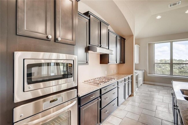 Building Photo - Stunning Single Story in Falconhead West!