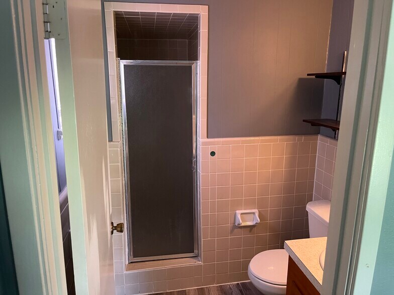 Building Photo - 604 Alexander