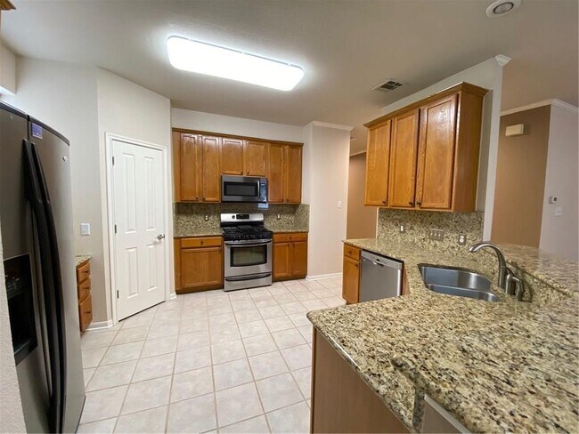 Building Photo - 8811 Glen Canyon Dr
