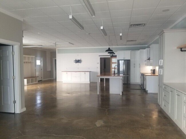 Building Photo - 6047 Wayne Memorial Dr