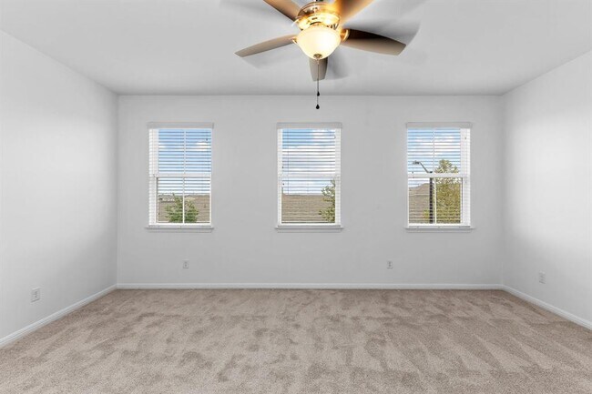 Building Photo - 213 Michaelis Dr