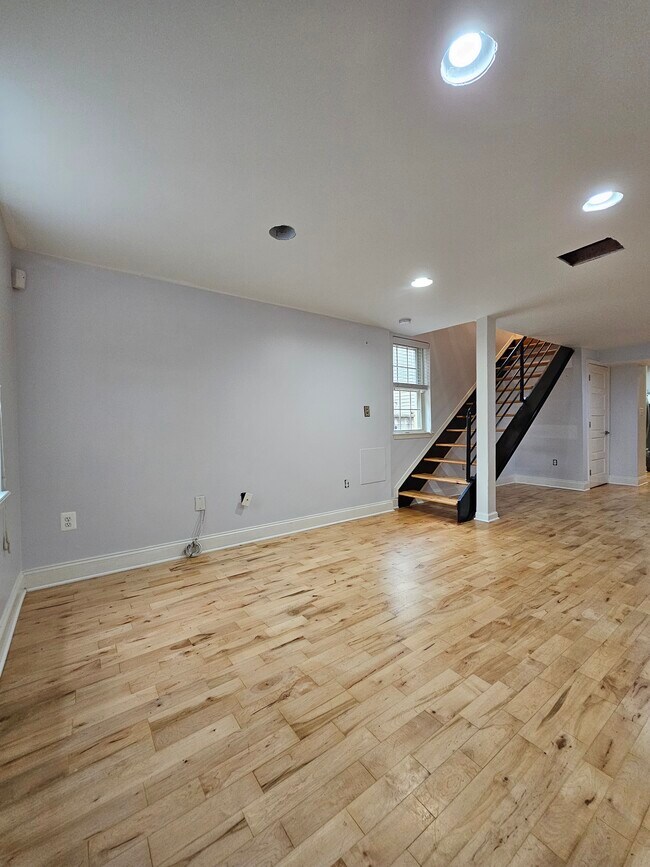 Building Photo - 2313 Foster Ave