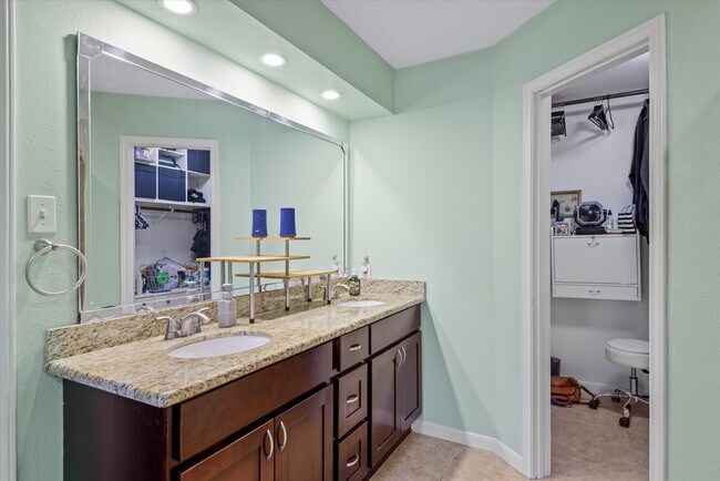 Building Photo - 4905 Woodway Ave