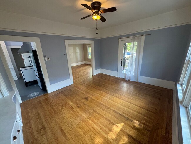 Building Photo - 2 bedroom |1 bathroom | Charming West Taho...