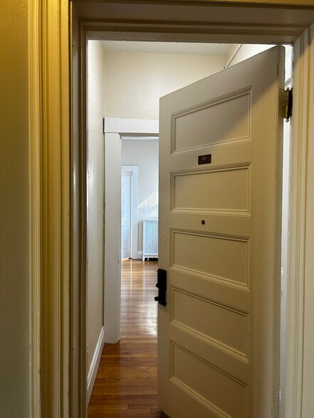 Building Photo - 1402 Beacon St