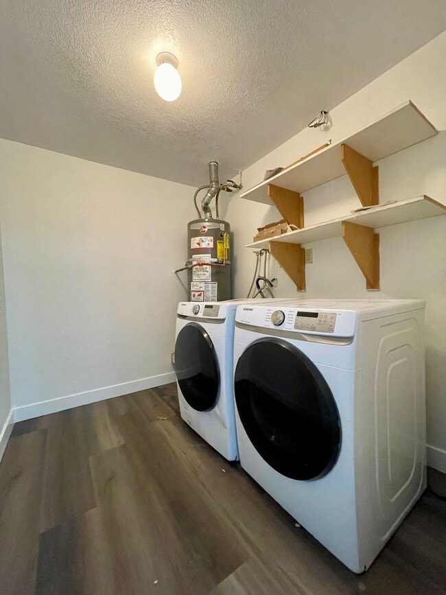 Building Photo - Cozy 3 Bedroom 2 Bathroom Home in El Cajon!