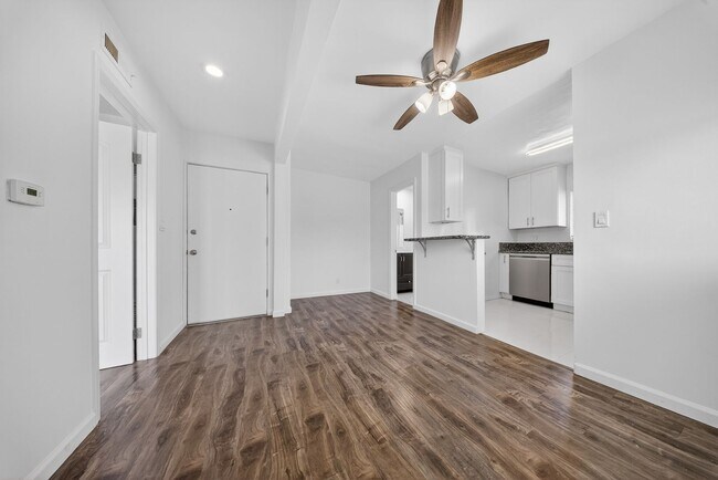 Building Photo - 2231 Hauser Blvd