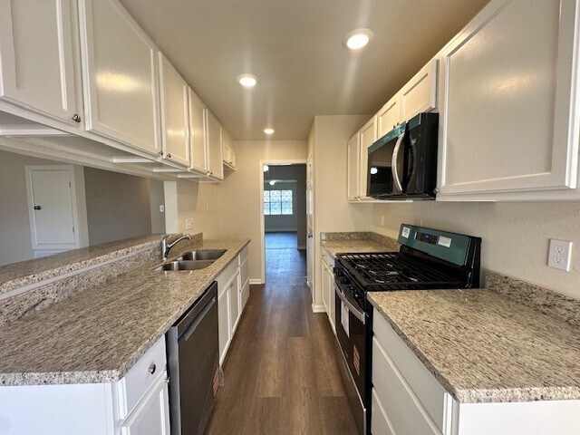 Building Photo - 818 Overland St