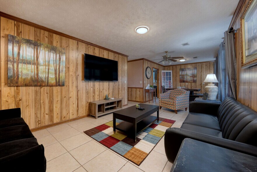 Primary Photo - 4629 Rosemont Dr