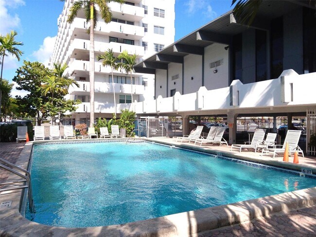 Building Photo - 3703 NE 166th St