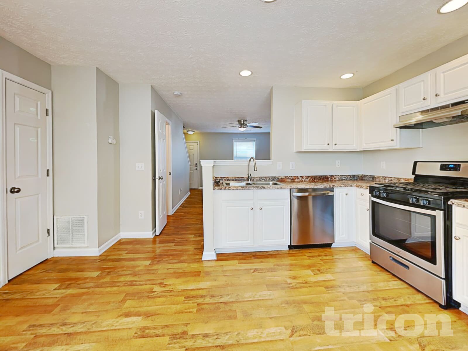 Building Photo - 250 Oak Grove Way