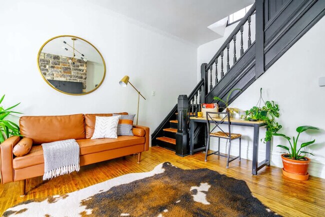 Building Photo - 254 W Poplar Ave