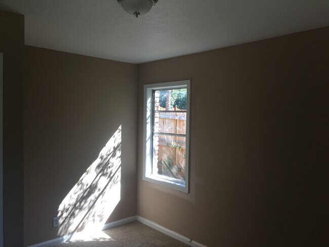 Building Photo - **UPCOMING**East Columbus 3 Bedroom / 1 Bathroom Home for Rent***