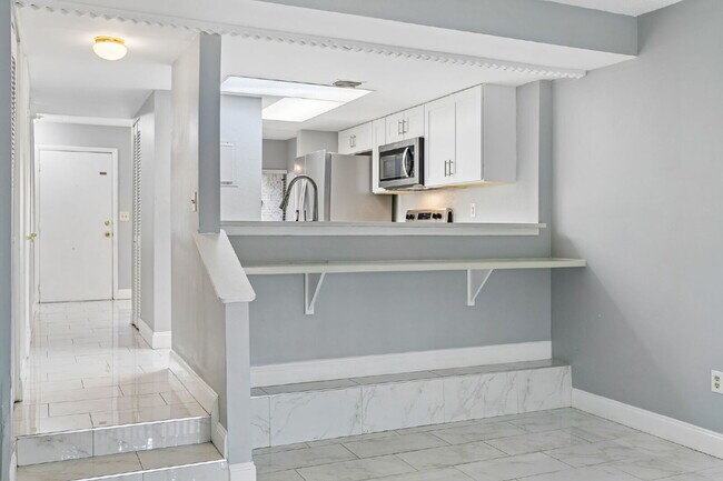 Building Photo - Fully Renovated 2-Bedroom Condo—Just 1 Mile from Universal!