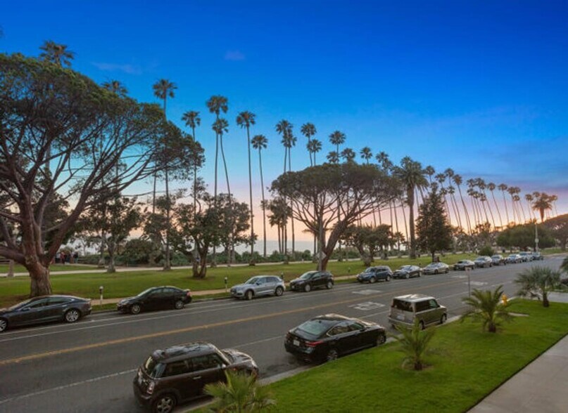 Beautiful Palisades Park in front of the Building - 515 Ocean Ave