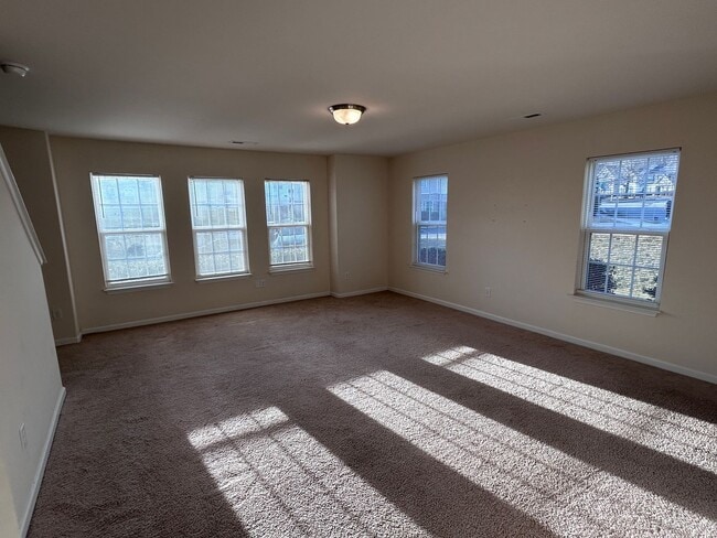 Building Photo - Coming Soon! 3/2.5 High Point Townhome, just north of town near N Main St & I-74